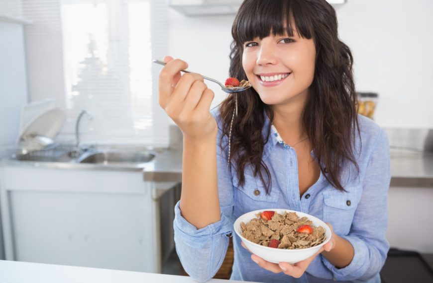 woman eating healthy